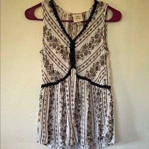 Knox Rose Floral Top with Dark Trim